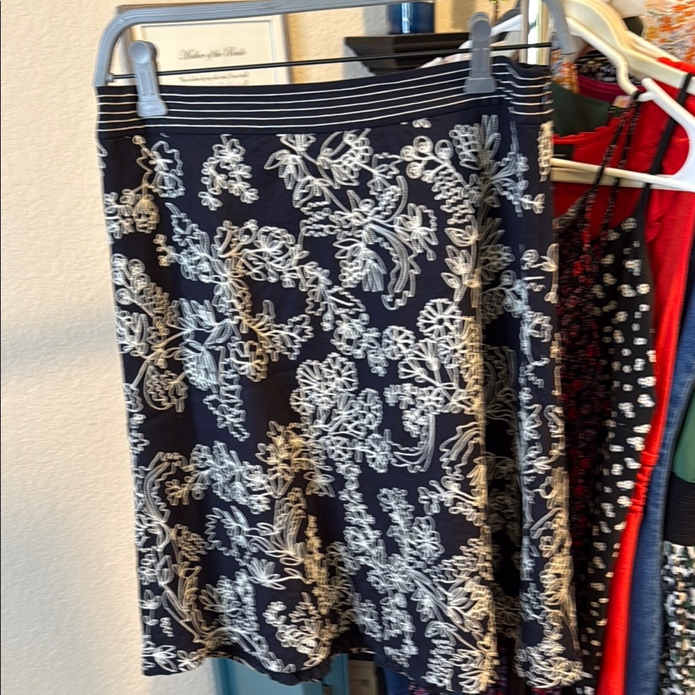 Ann Taylor Petites, Navy and White Embroidered Design Women's Skirt, Size 6P